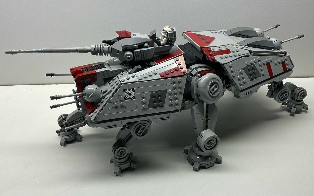 Guest MOC: Walking LEGO® AT-TE (Star Wars™ theme)